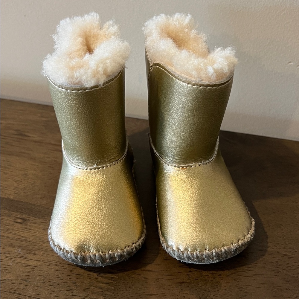 UGG baby boots Cassie gold metallic size 2-3 infant